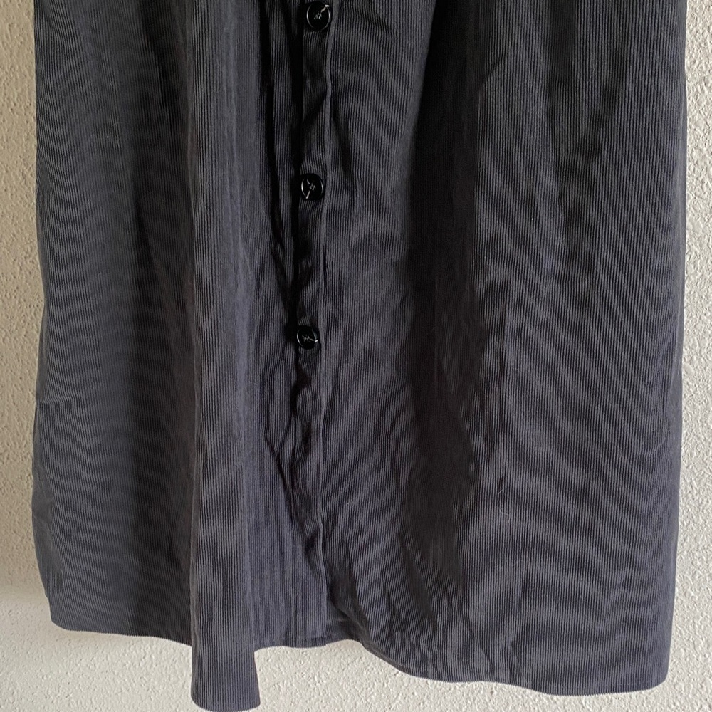 Chic Black Button-Down Midi Dress - Picture 6 of 9